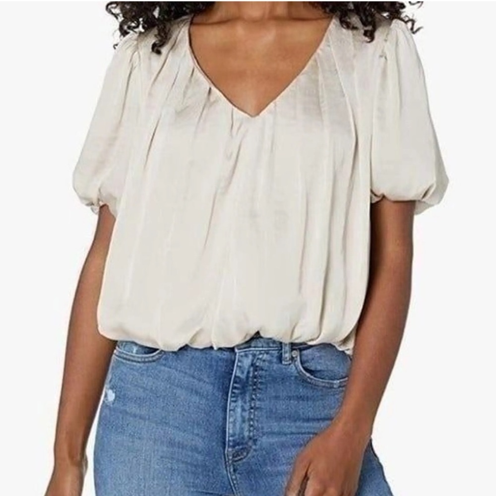 ASTR the label Women's Pleated Darted Bubble Hem Short Sleeve Top Size Medium